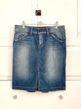 Vintage GUESS Denim Skirt 29 Y2K Blue Jean Mini Pleated Back